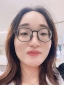女人戴着眼镜

描述已自动生成